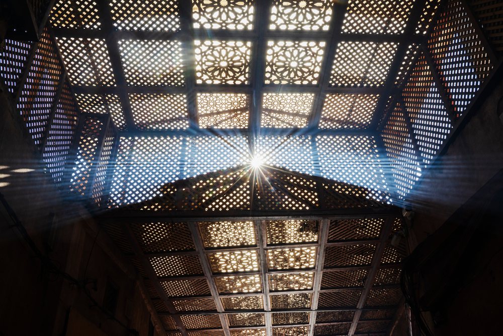 Sunbeams shine through decorative wood latticework ceiling inside the souk, Lifestyle, Landscape, Culture, Marrakech, Marrakesh-Safi Region, Morocco.