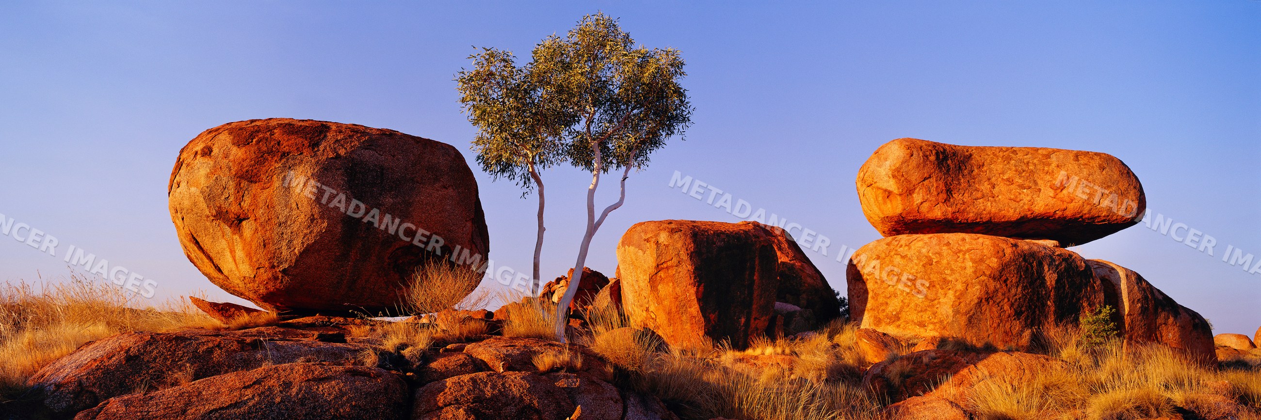 Devil's marbles rock formations