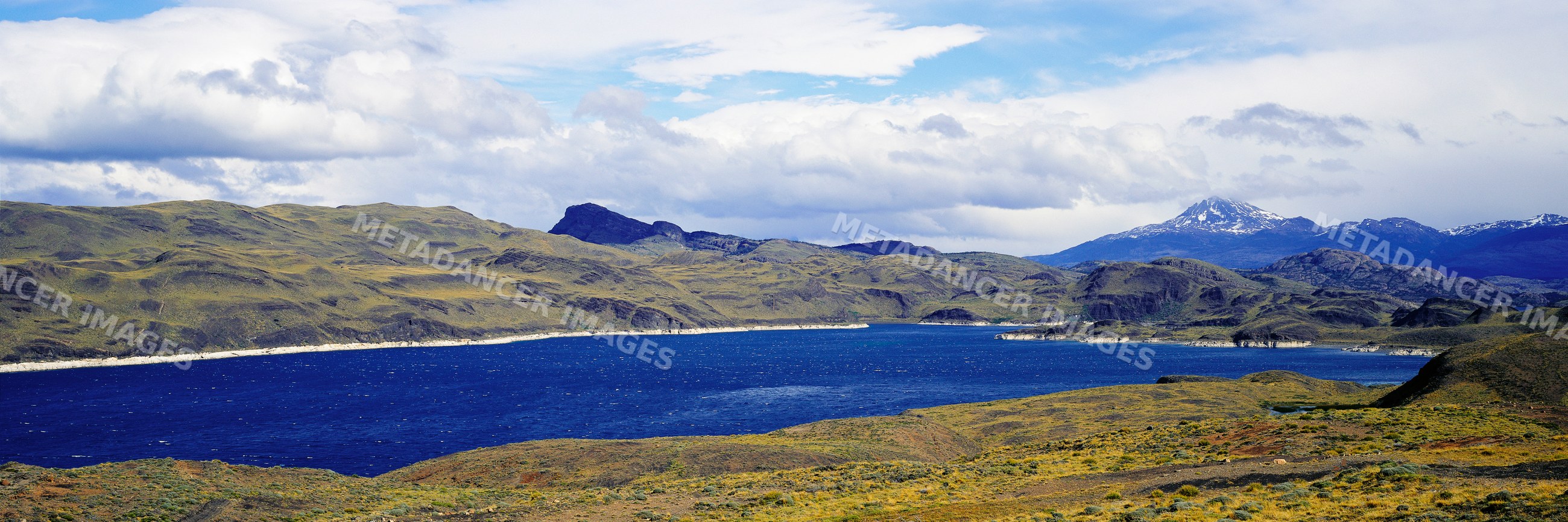 Lago nordenskjold lake with mountains chile