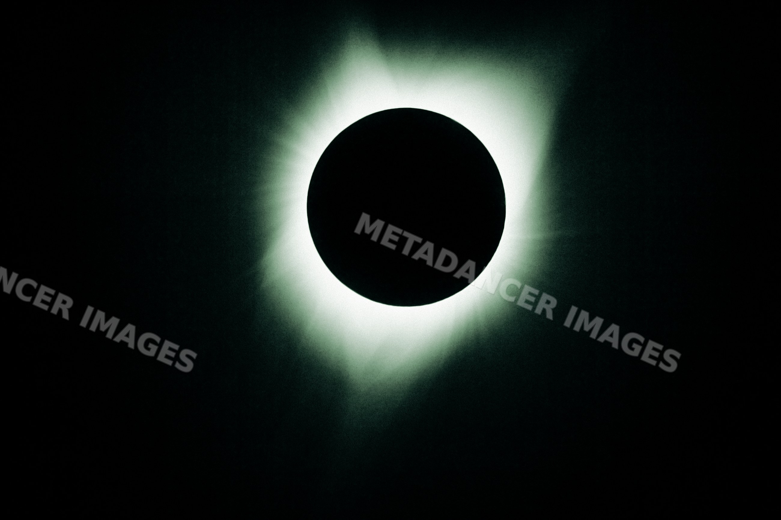Solar eclipse with sun corona captured
