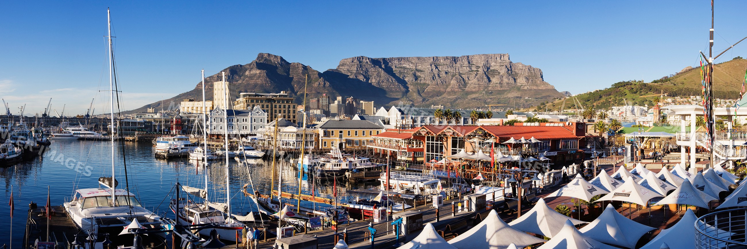 Victoria and alfred waterfront harbor with boats and table mountain
