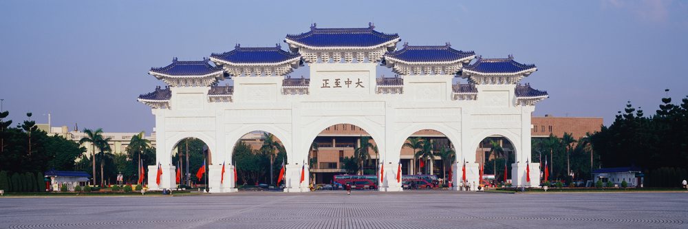 Chiang kai-shek memorial hall archway