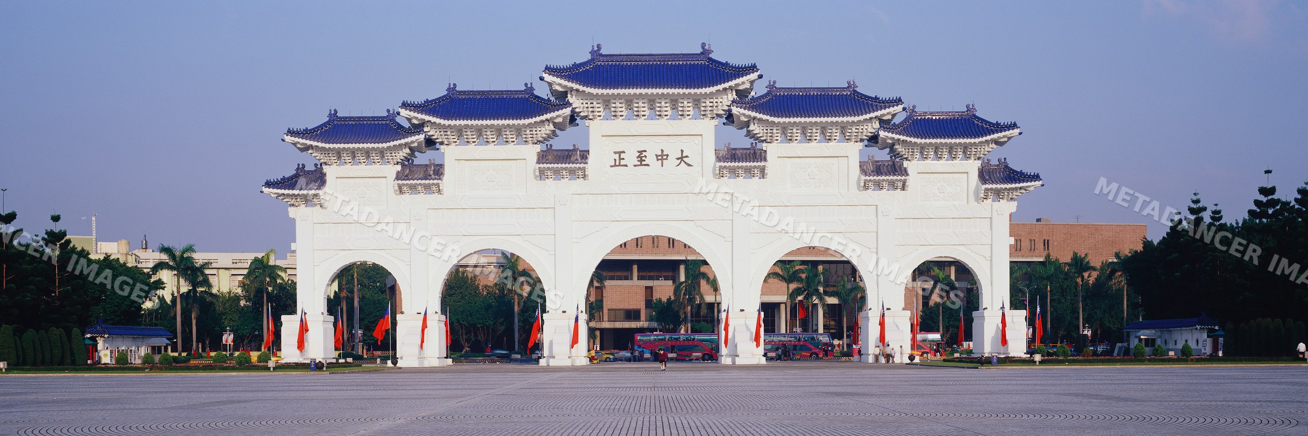 Chiang kai-shek memorial hall archway