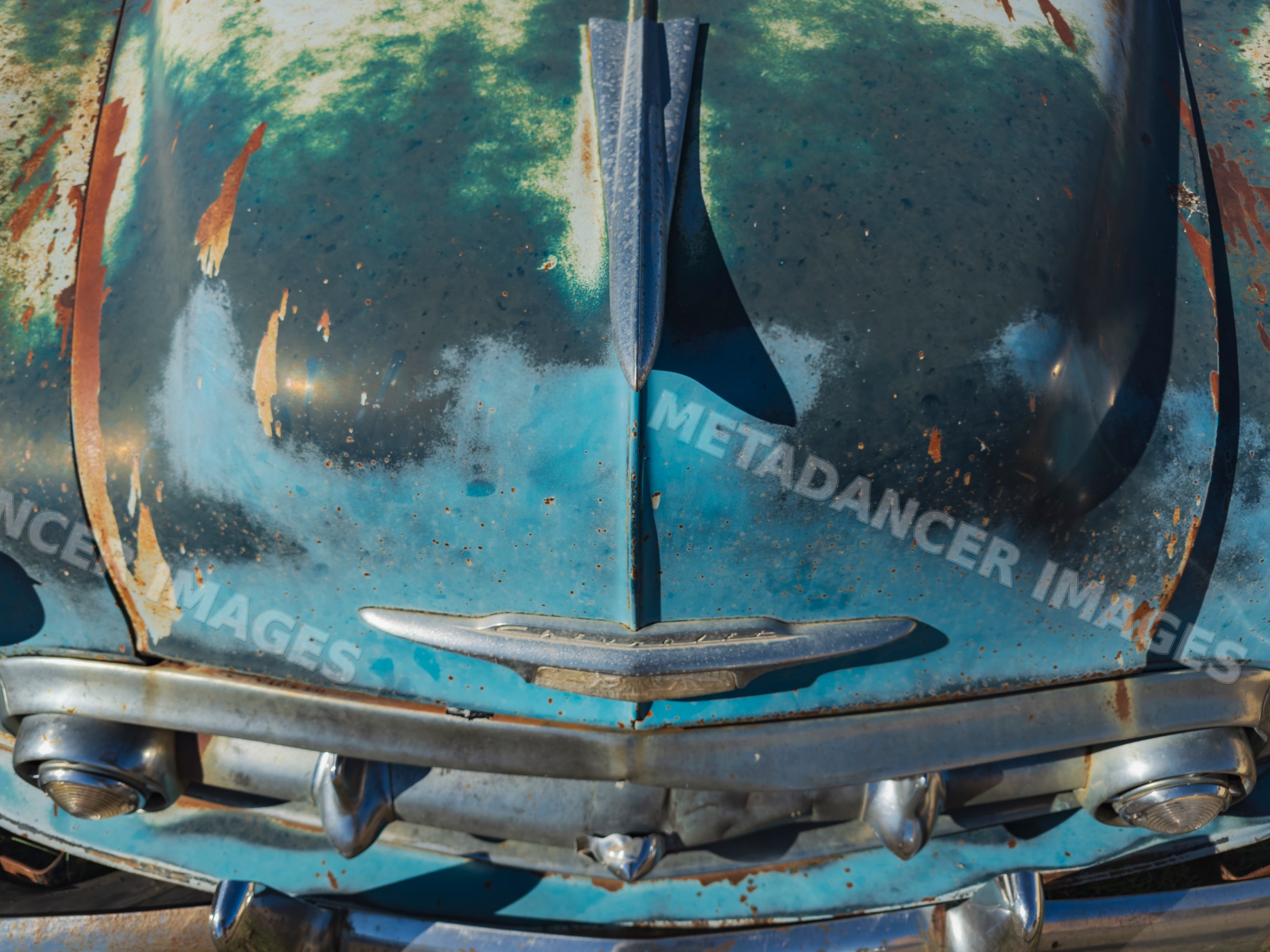 Rusty blue vintage car hood and front grill in mclean, texas, USA