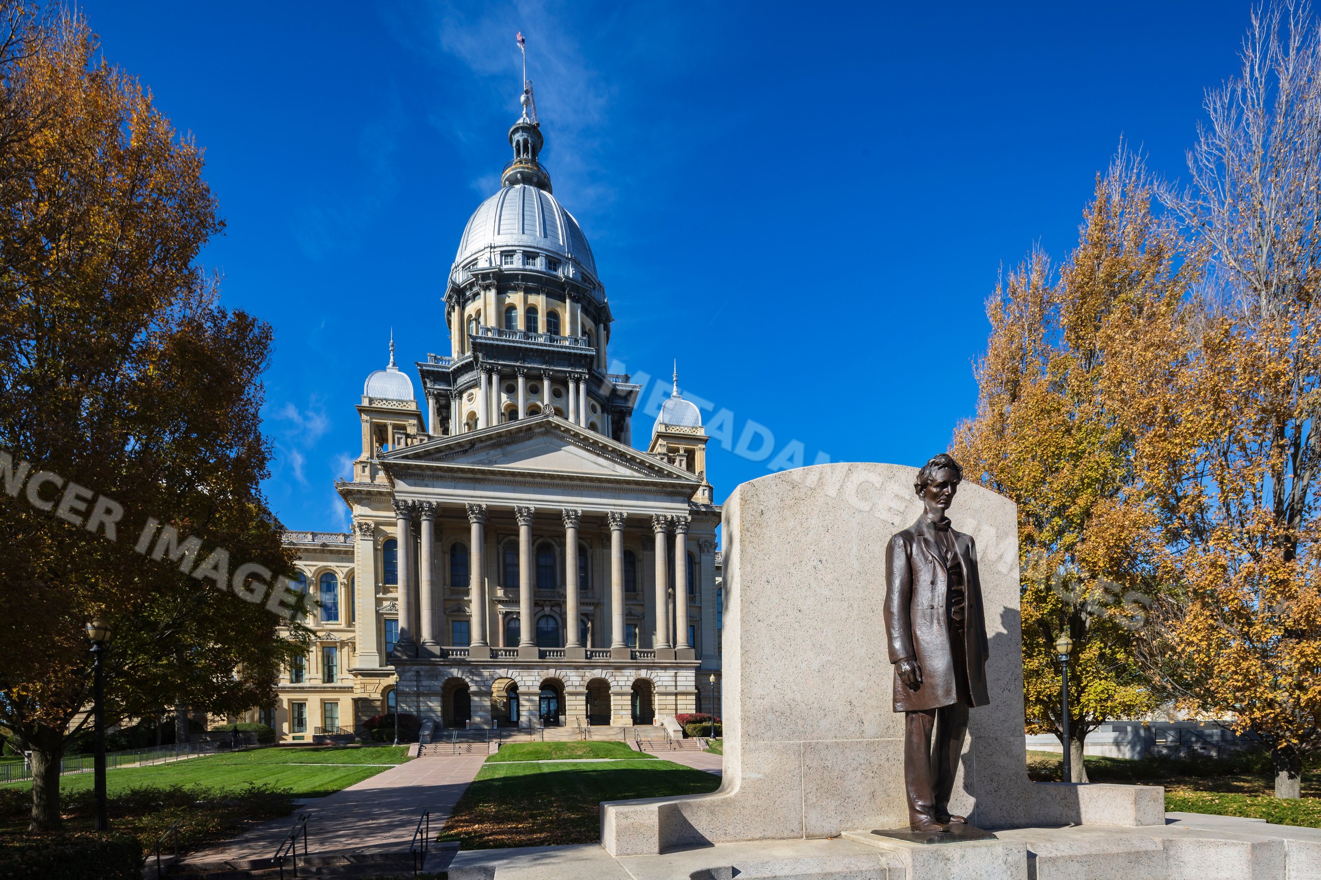 State Capitol Building with bronze statue in springfield missouri
