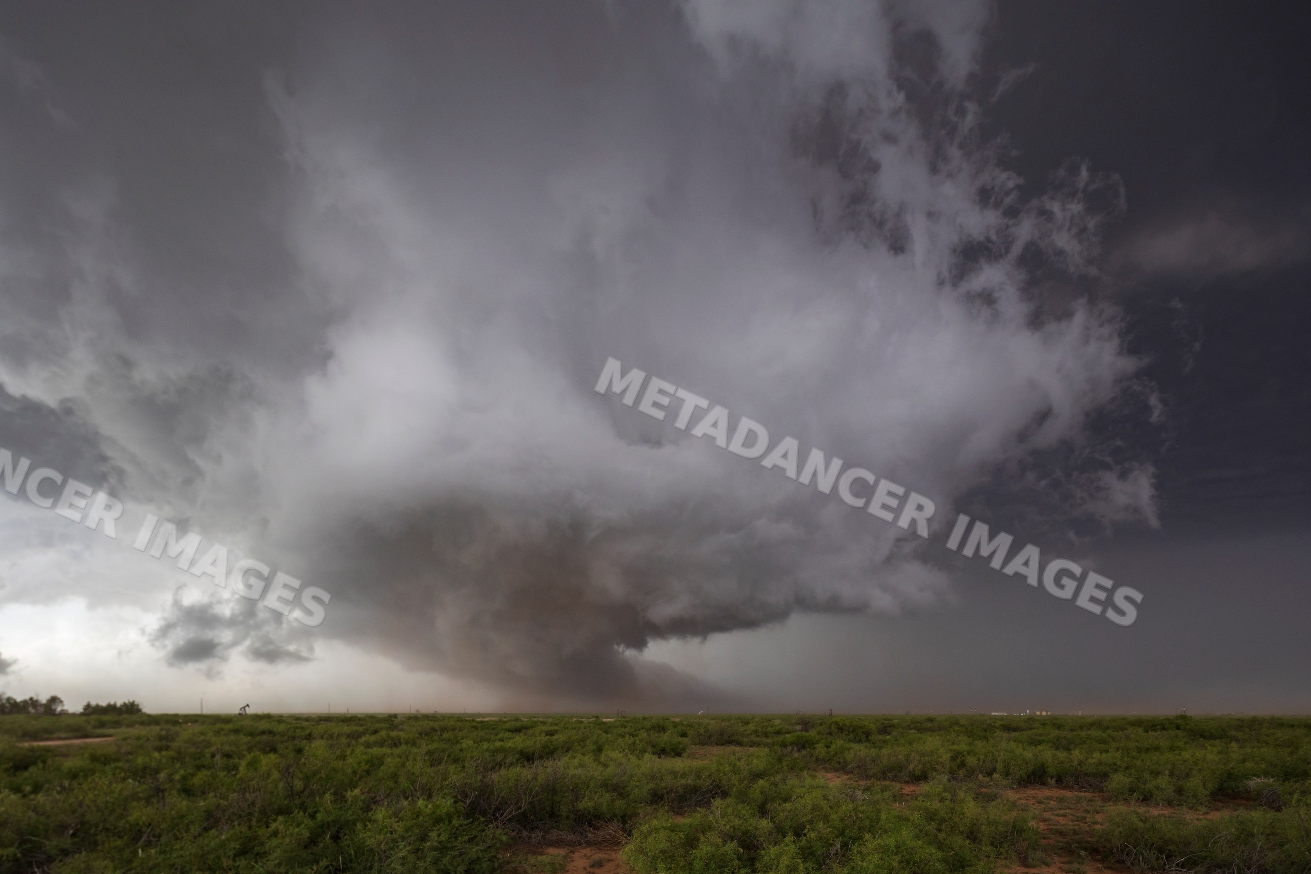 Tornado forming under supercell thunderstorm in levelland texas