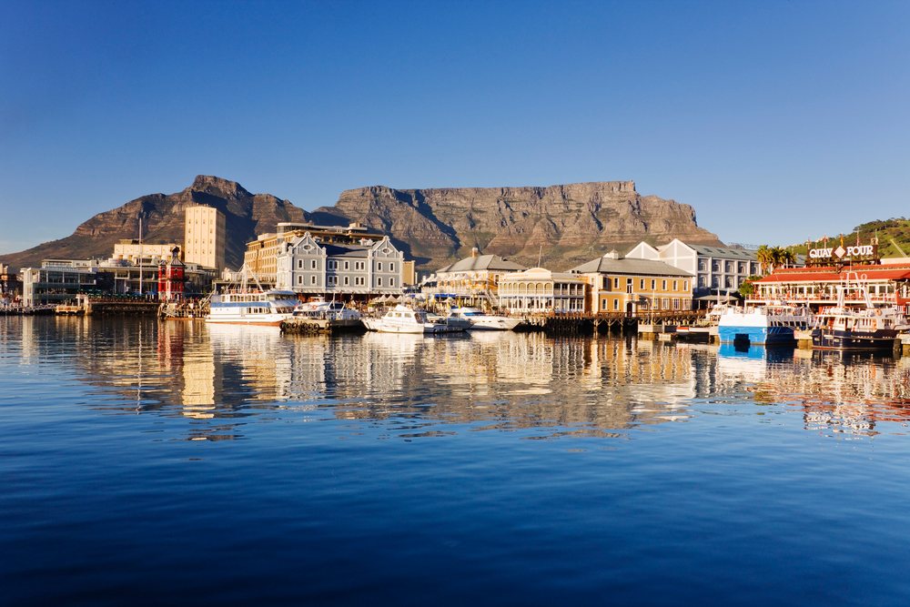 Victoria & alfred waterfront harbor with boats and table mountain