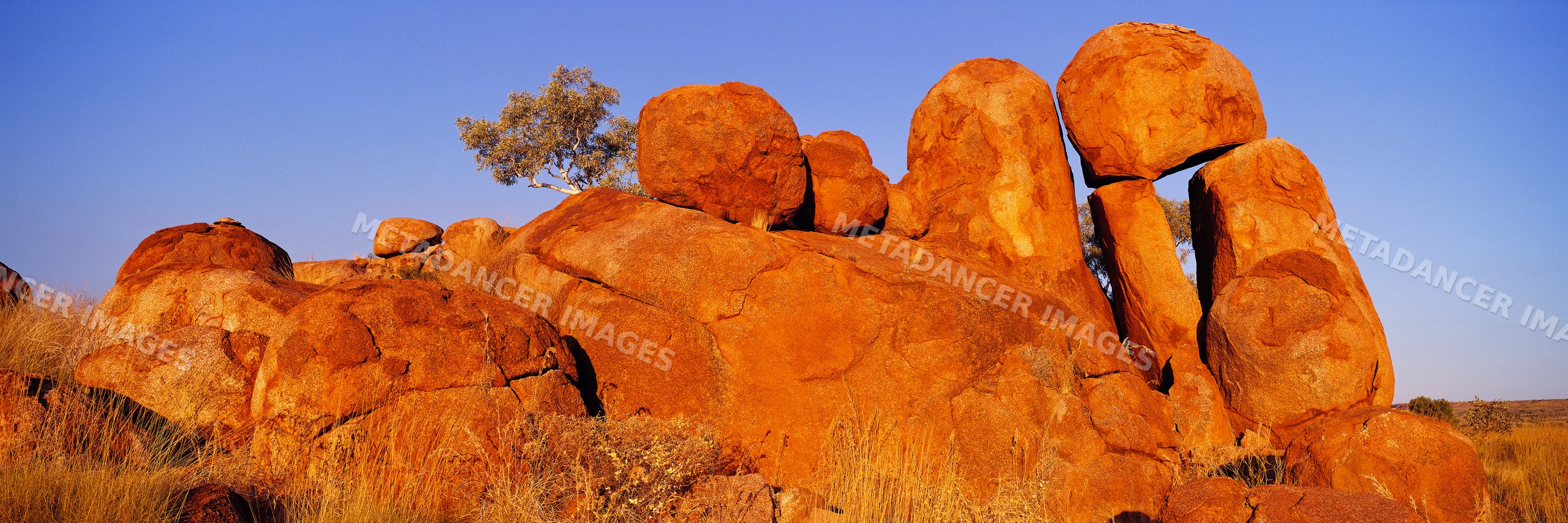 Devil's marbles rock formation in northern territory, australia