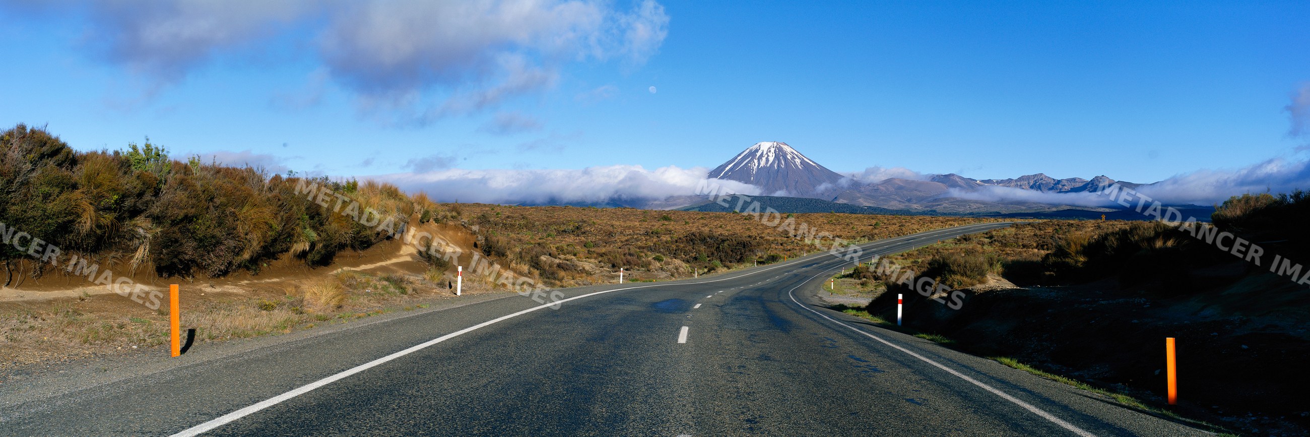 Road to mount ngauruhoe new zealand