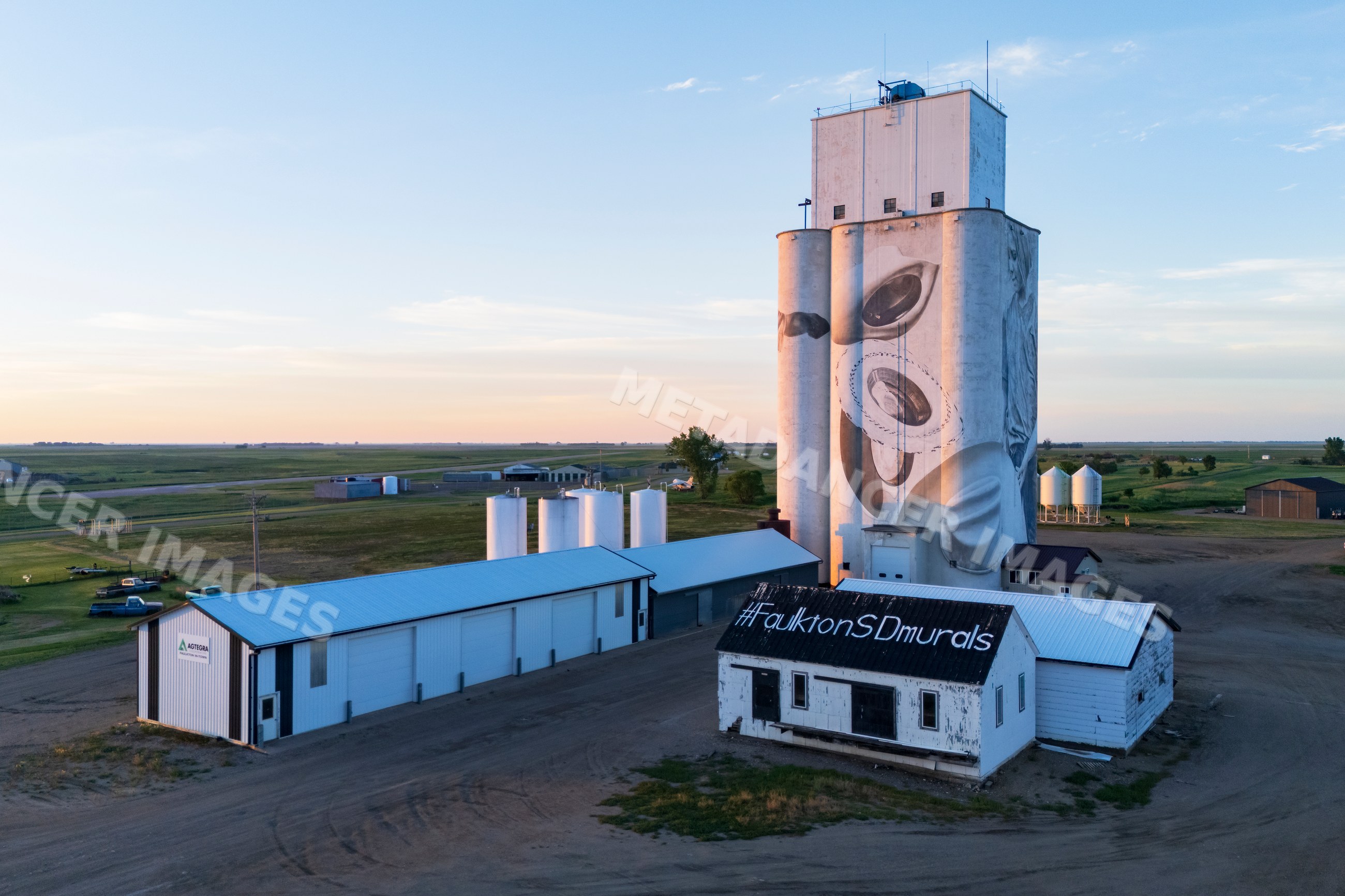 Grain silo mural by guido van helten in faulkton, south dakota