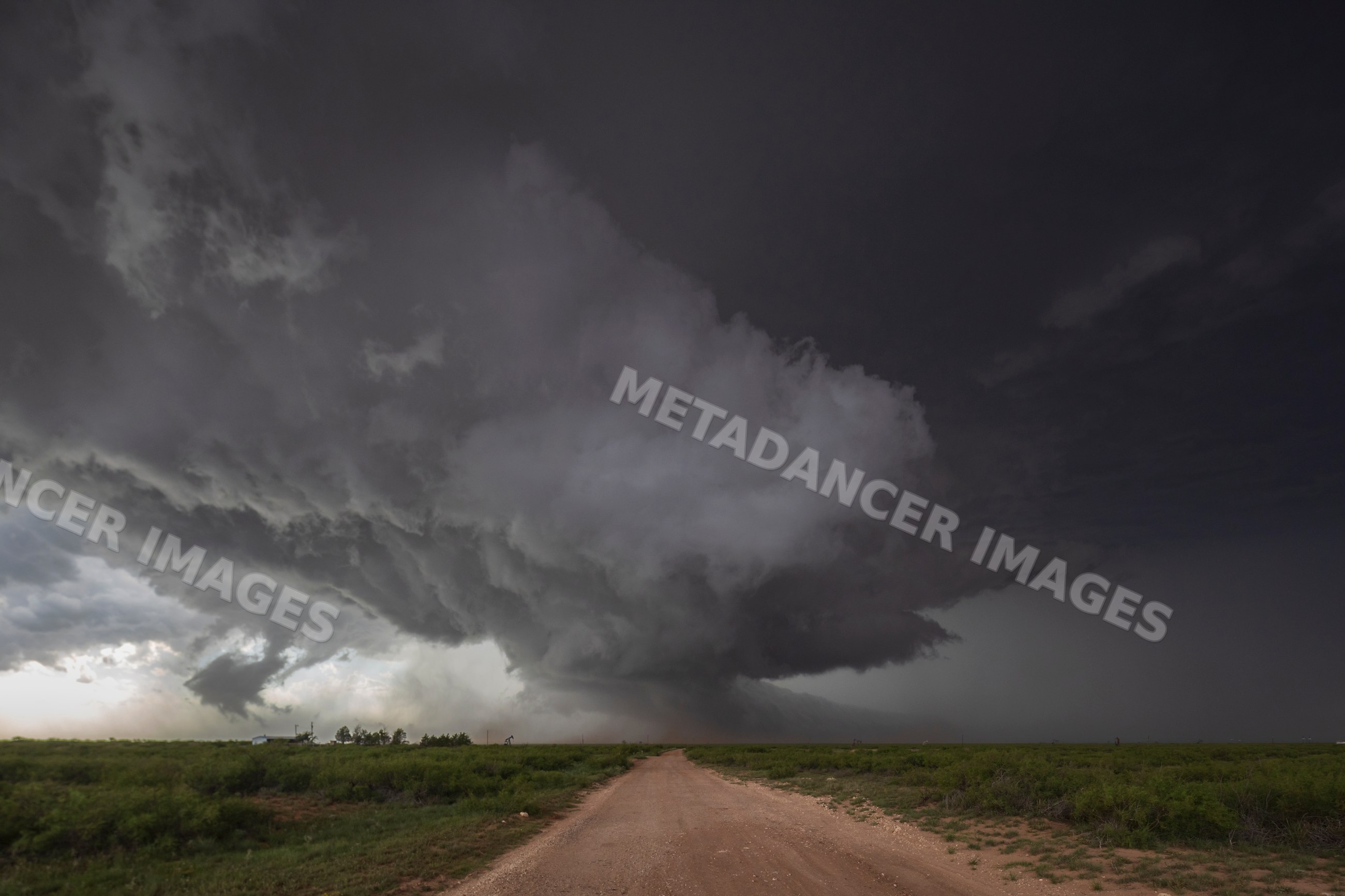 Supercell thunderstorm storm cloud over rural levelland, texas