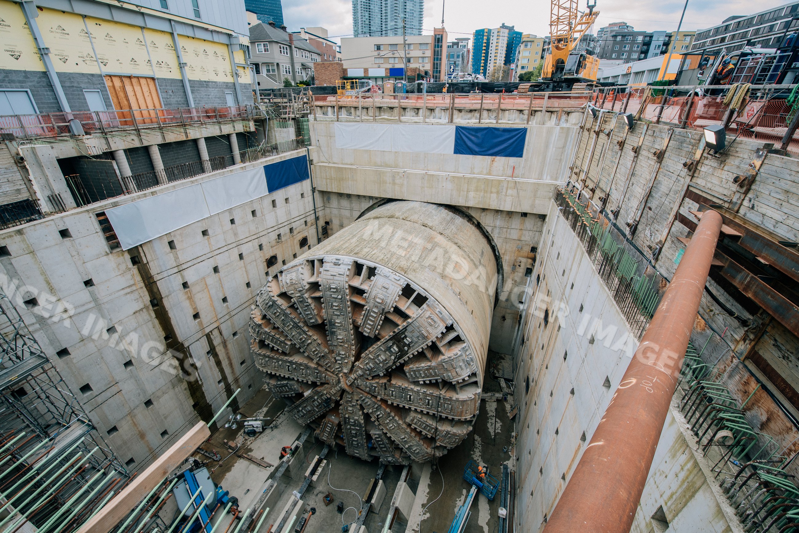 Tunnel boring machine positioned
