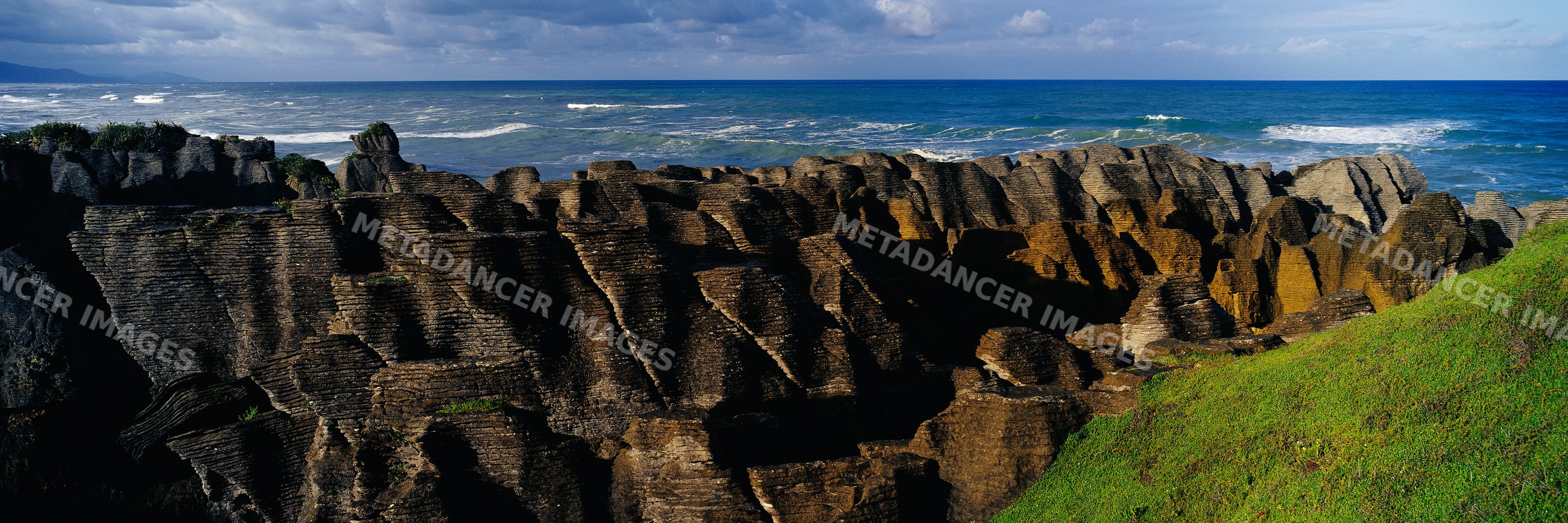 Punakaiki rocks coastal formations new zealand