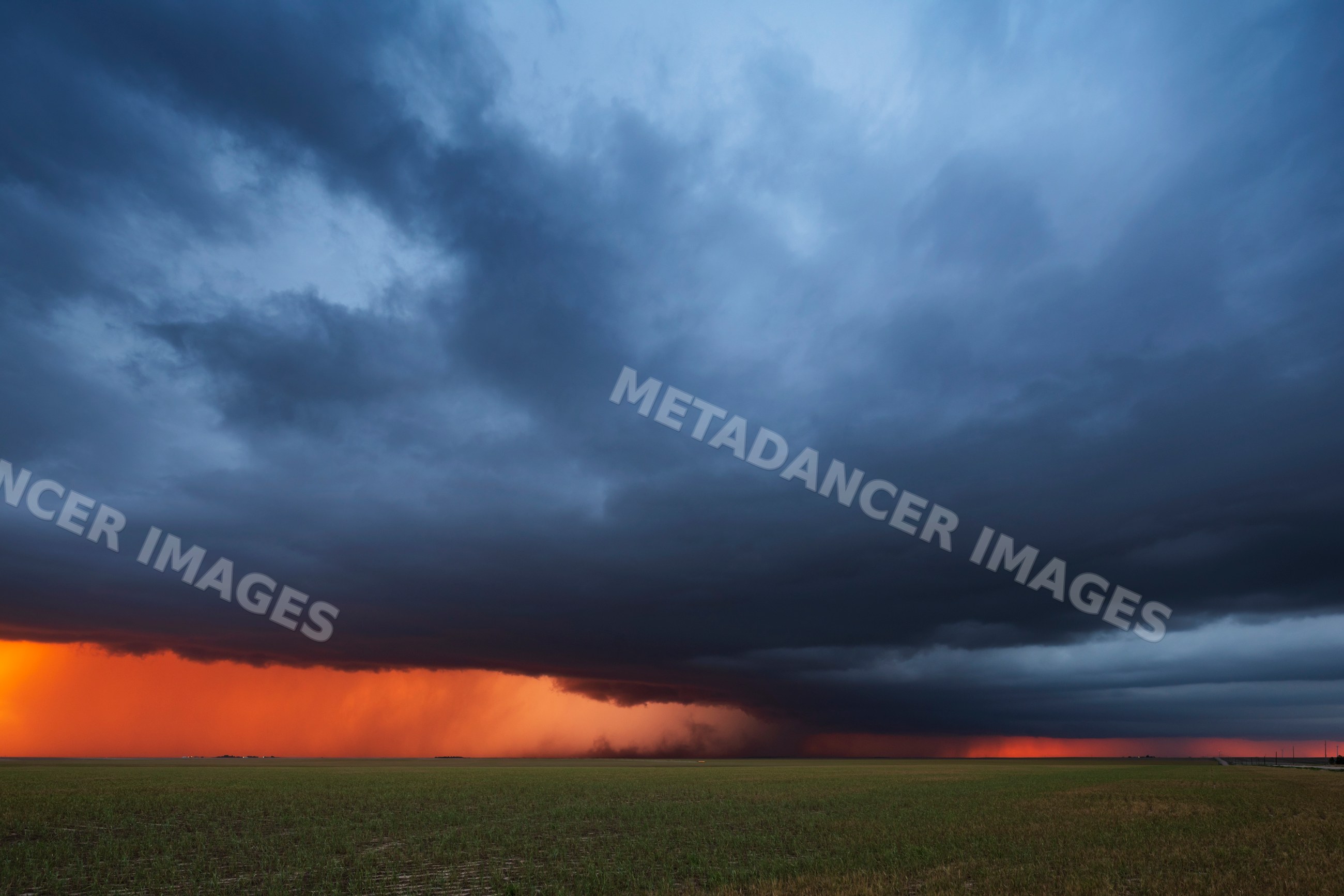 Supercell thunderstorm at Sunset showing RFD Dust in burlington
