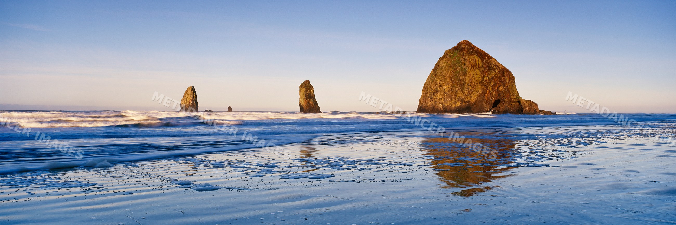 Haystack rock and sea stacks oregon coast