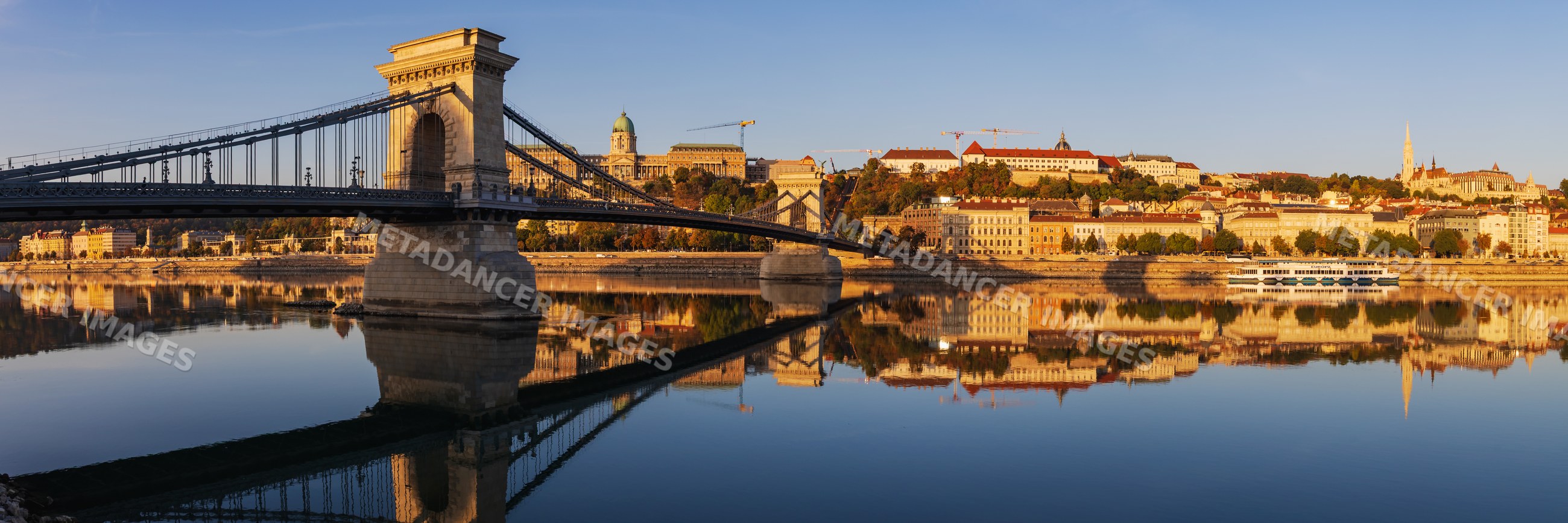 Chain Bridge over the River Danube at Sunrise in budapest, Hungary