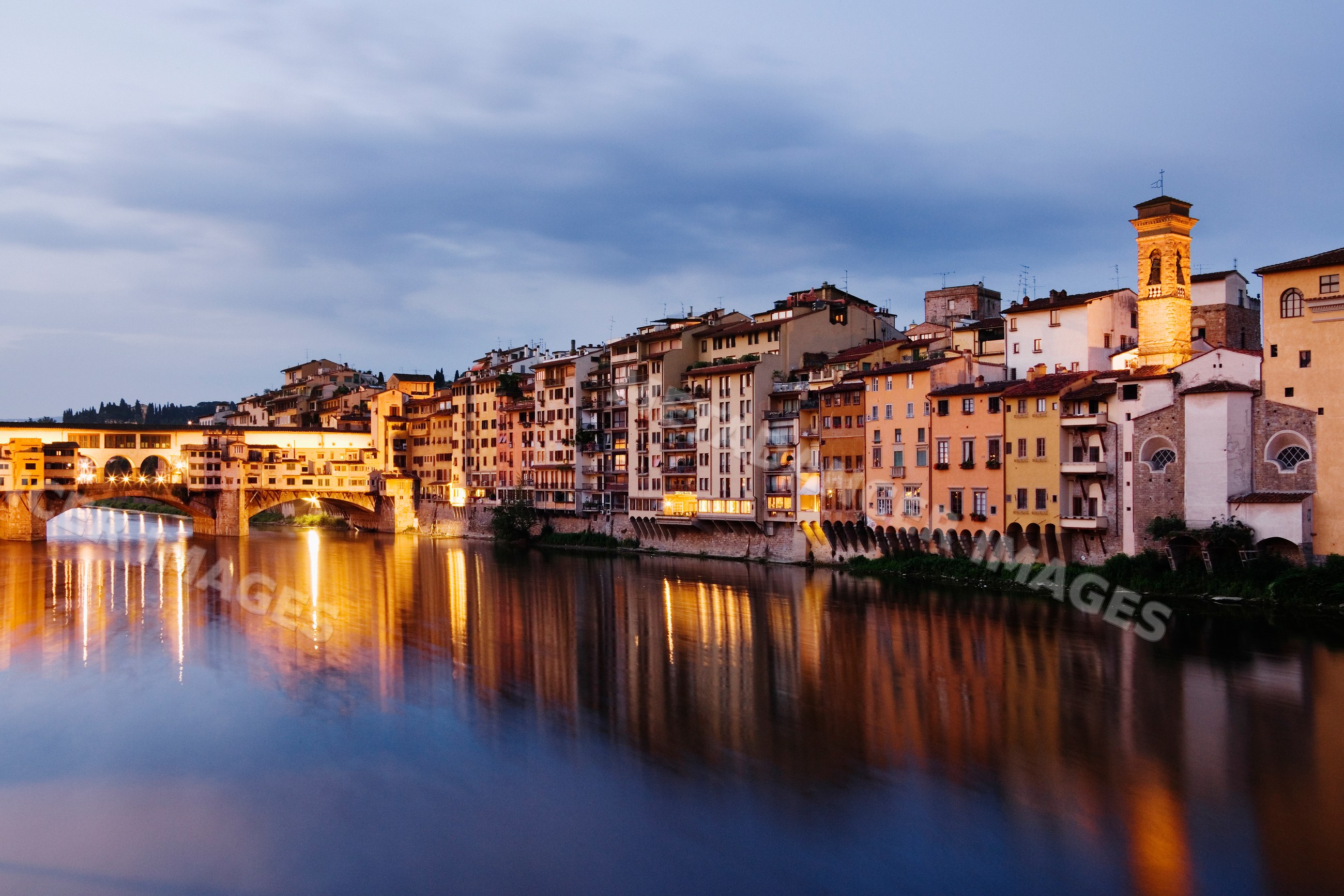 River arno at twilight with historic buildings and ponte vecchio