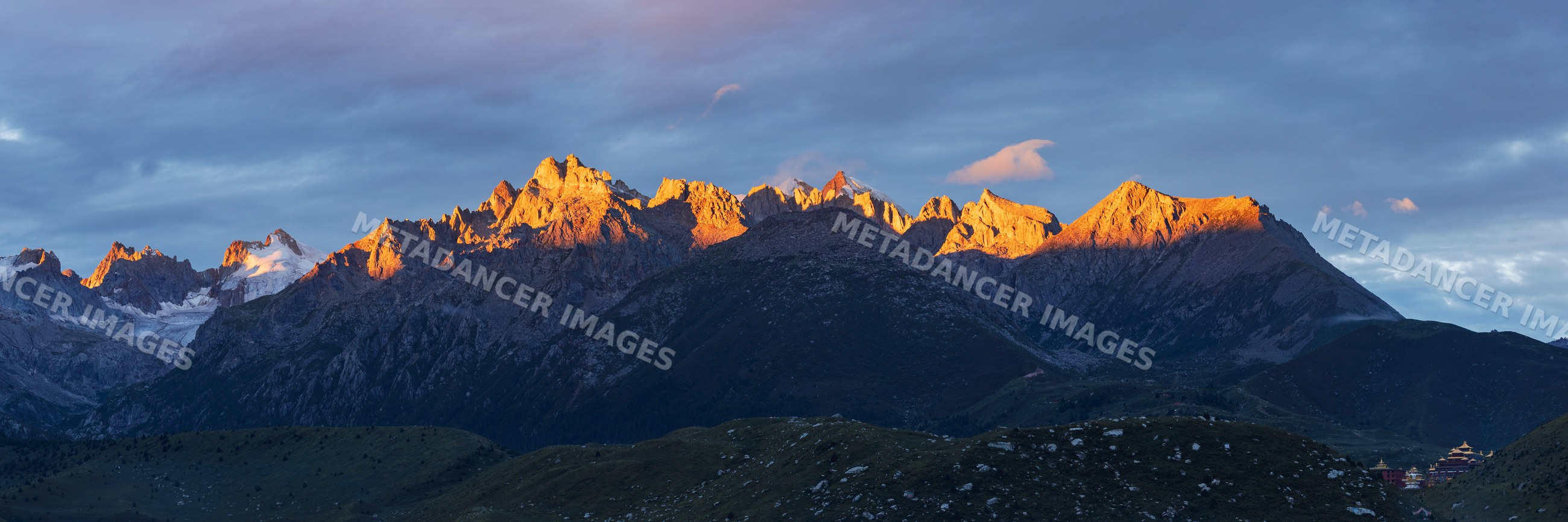 Zhuqing wujian zen forest monastery with mountain backdrop
