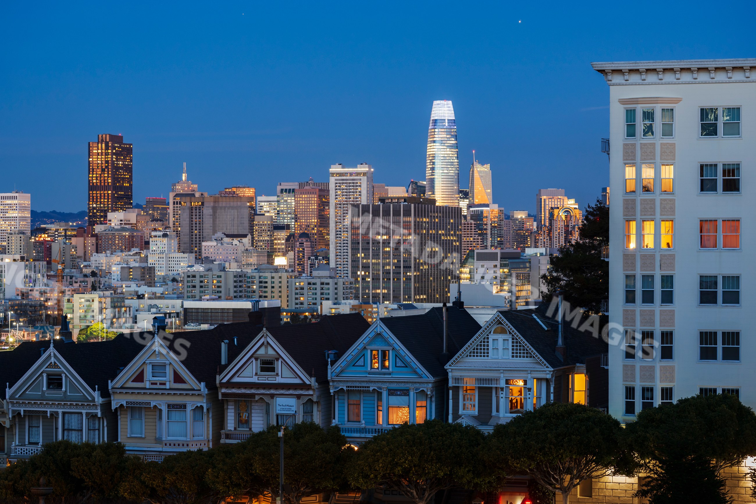 San Francisco skyline with victorian Painted Ladies at evening