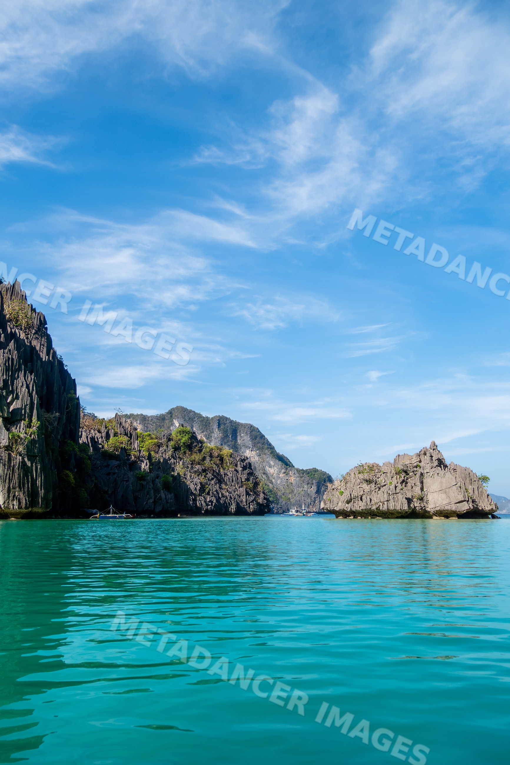 Turquoise water and limestone cliffs seascape