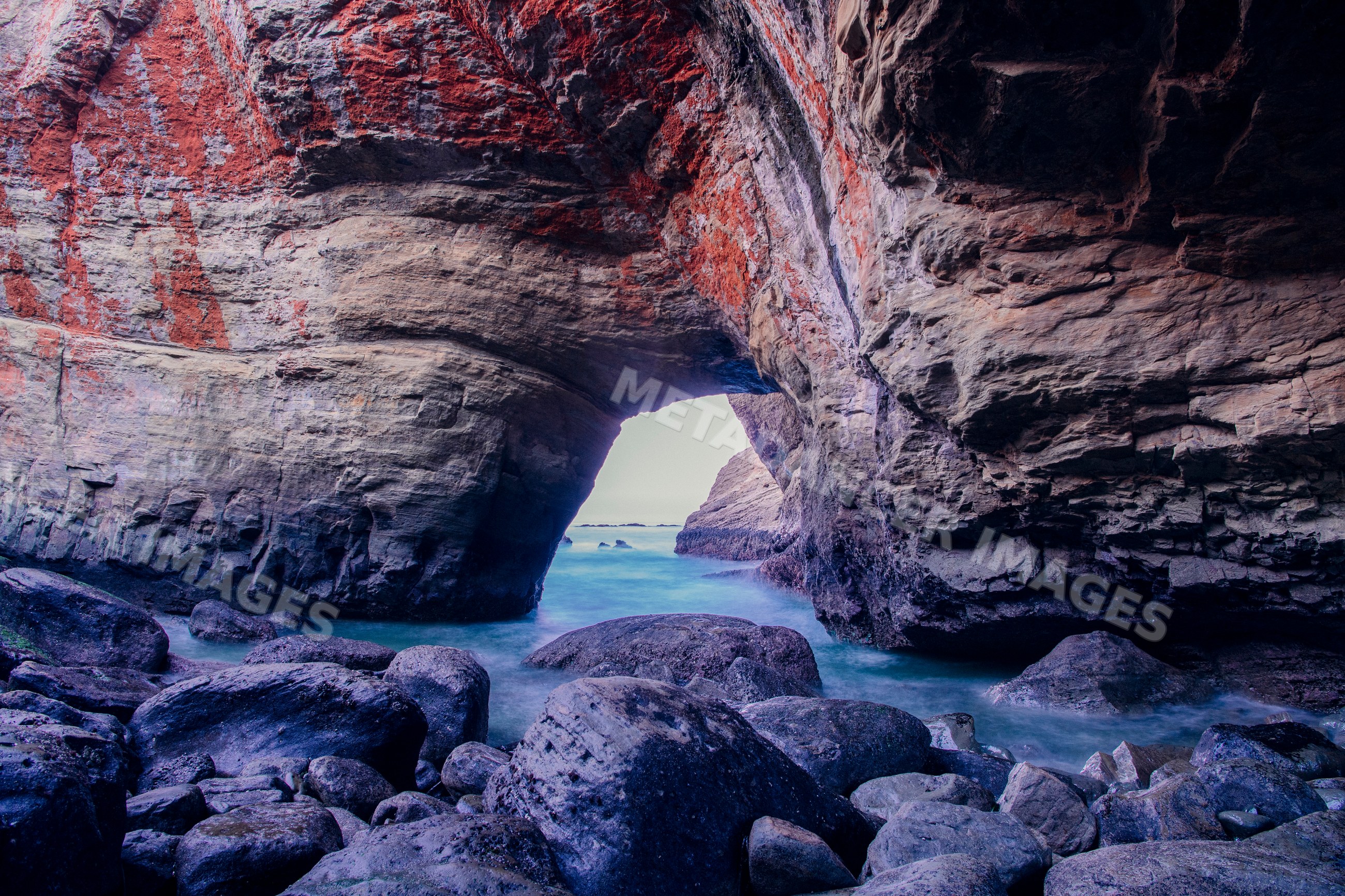 Devils punch bowl natural rock arch on the Oregon coast