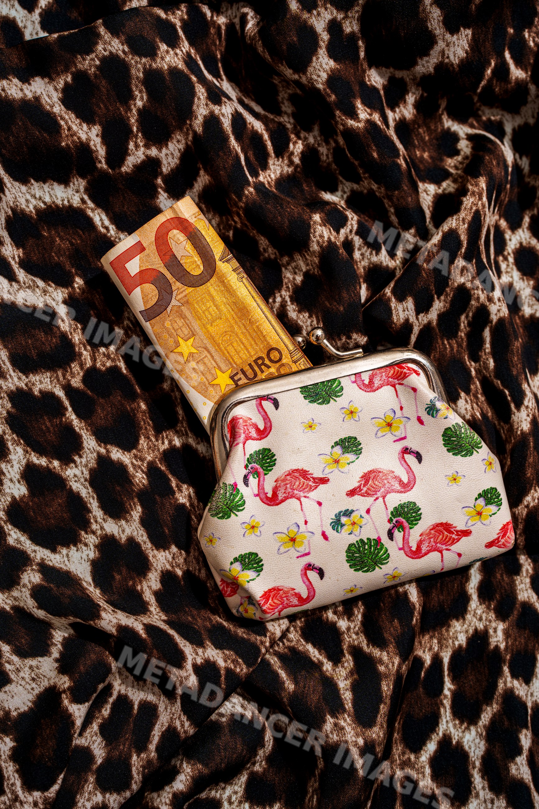 Coin purse with flamingo pattern and folded 50 euro banknote