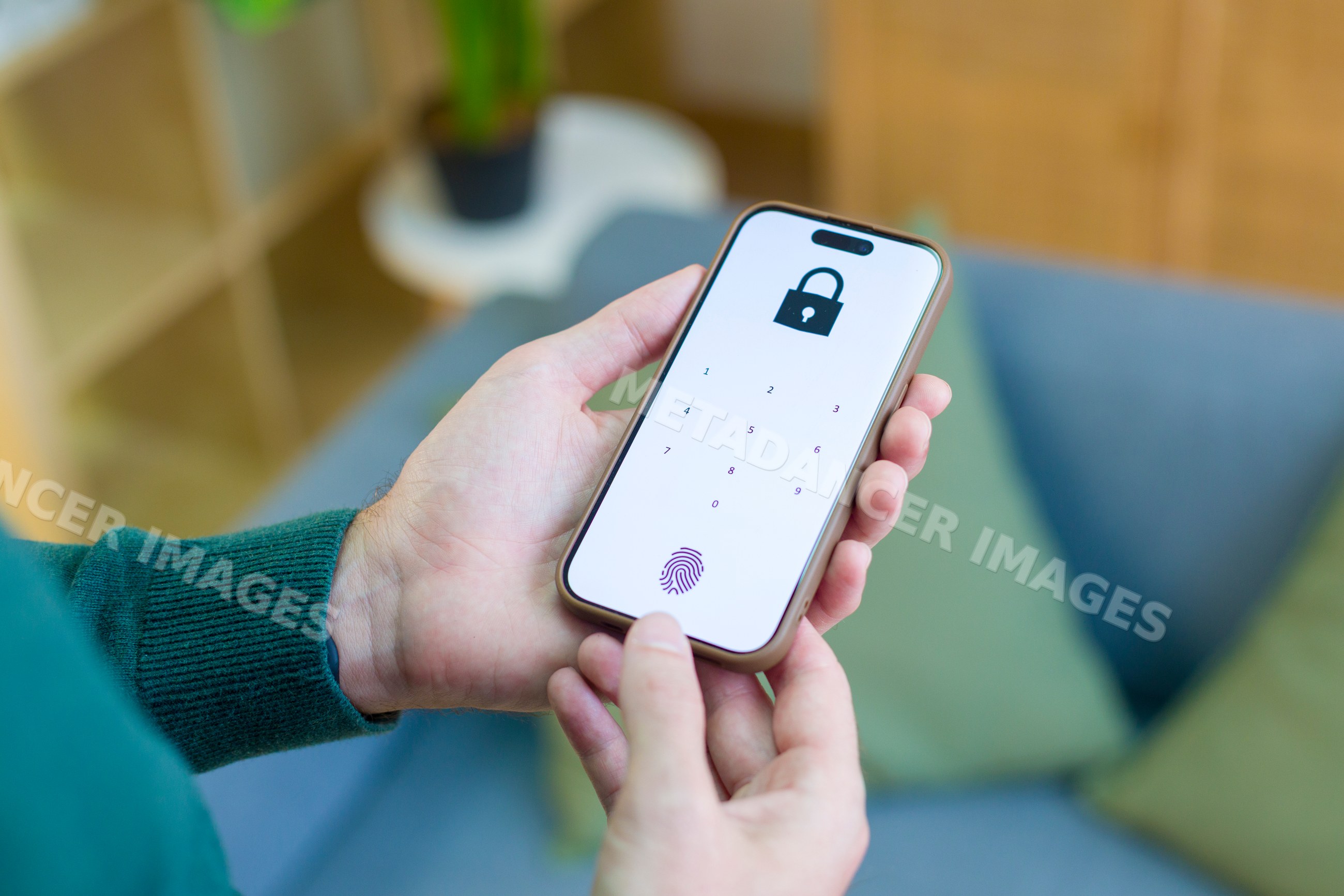 Smartphone fingerprint lock screen with biometric authentication