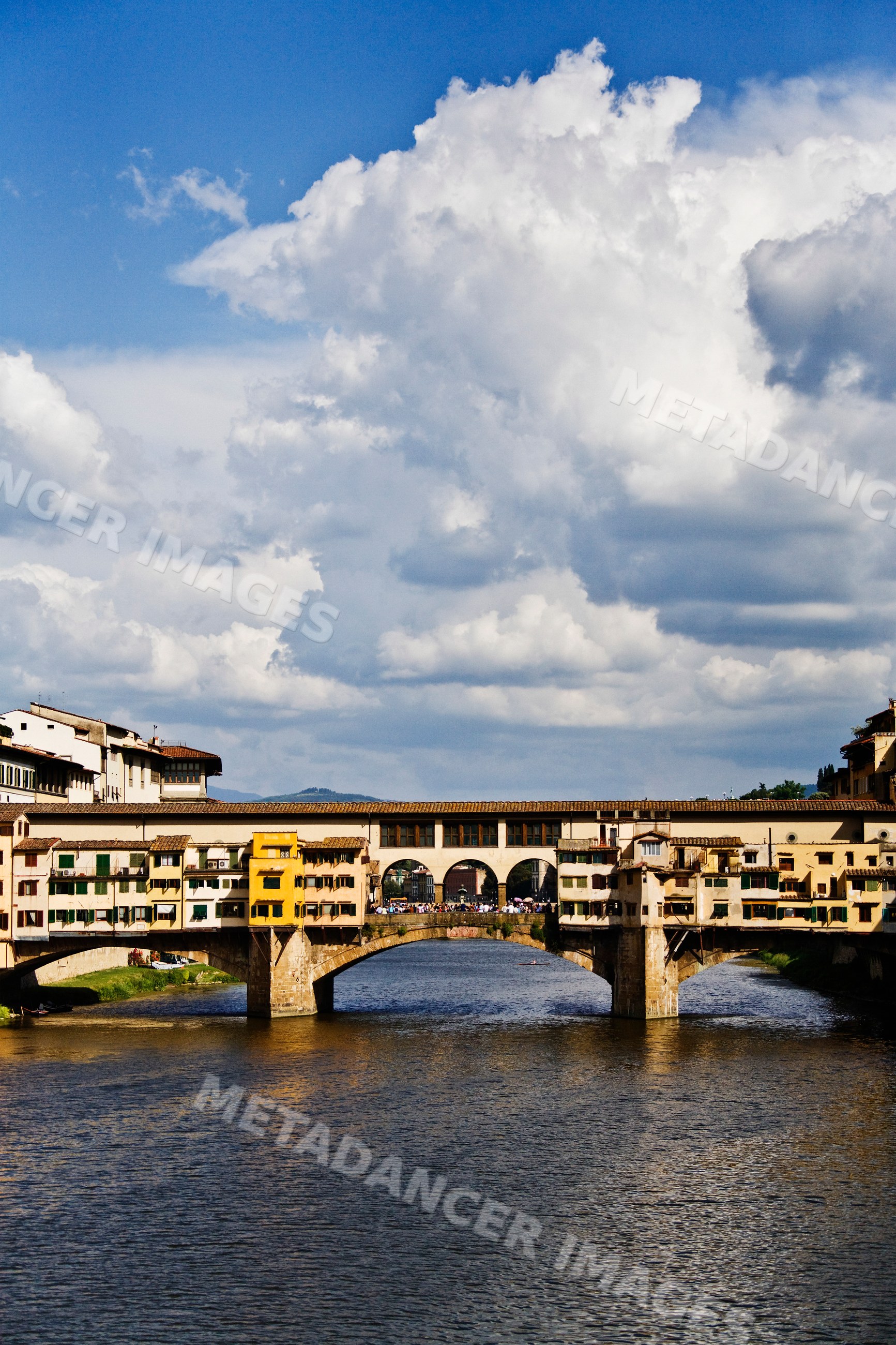 Ponte vecchio historic bridge over river italy