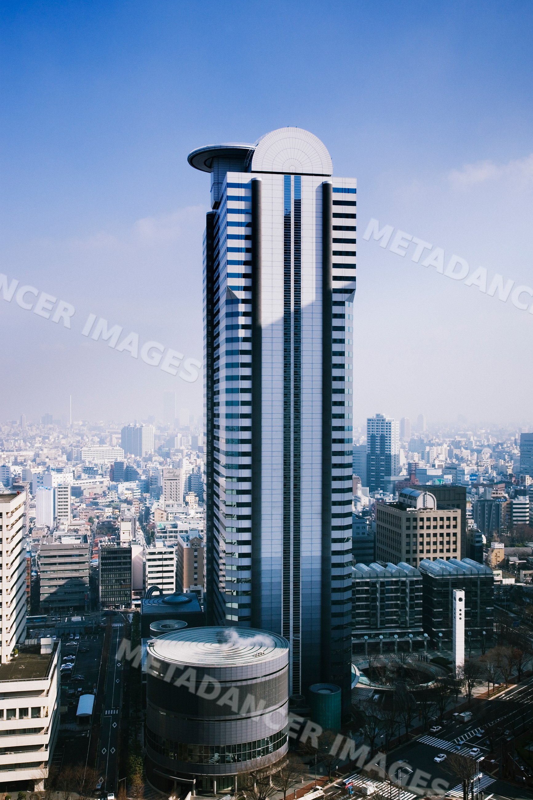 Shinjuku i-land tower skyscraper cityscape