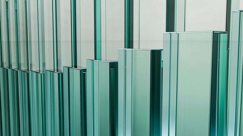 Vertical transparent glass pillars in modern architectural design