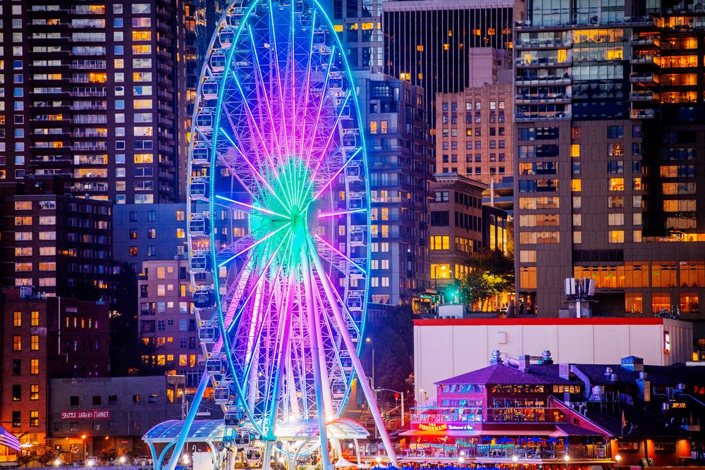 Seattle great wheel ferris wheel illuminated