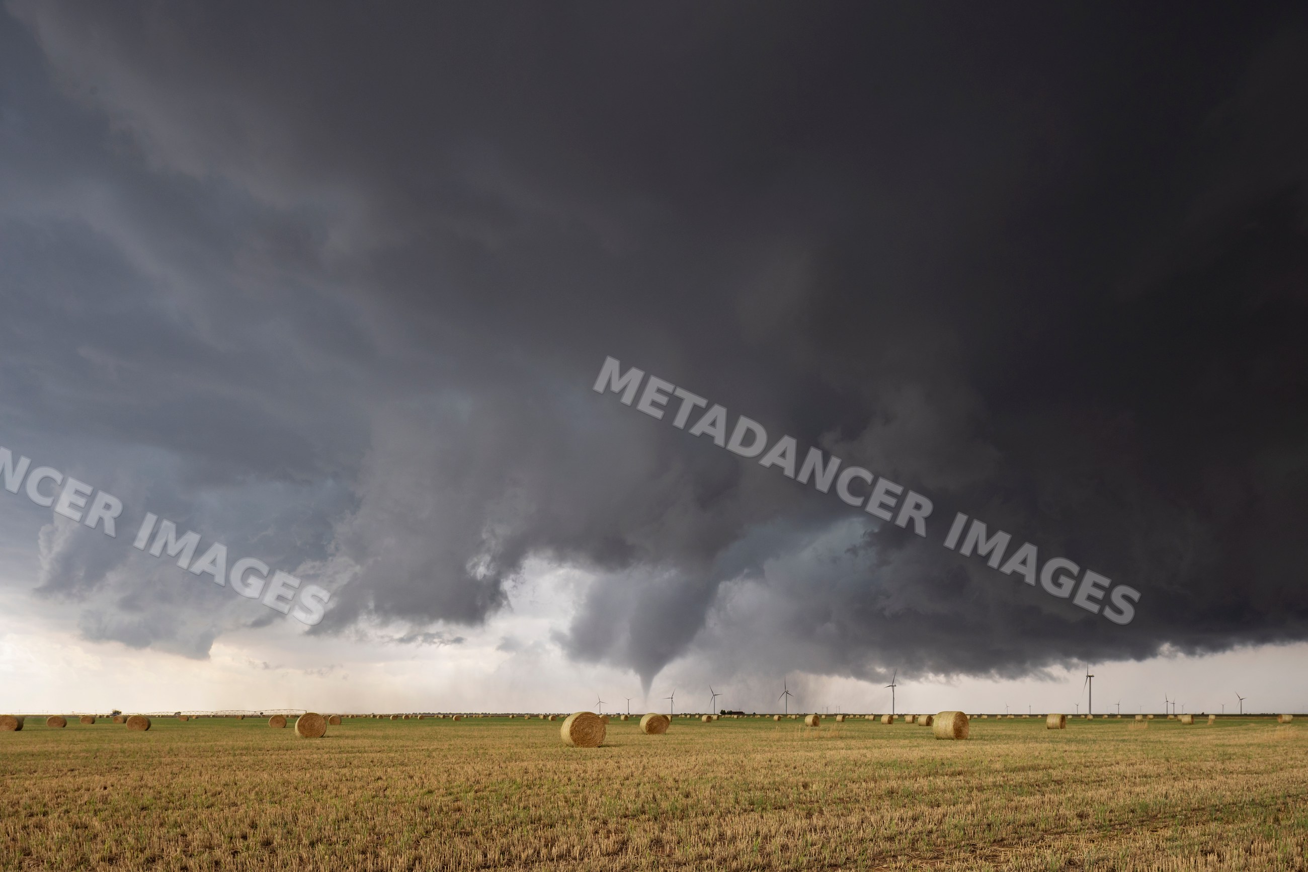 Tornado funnel cloud touches down near Lingo