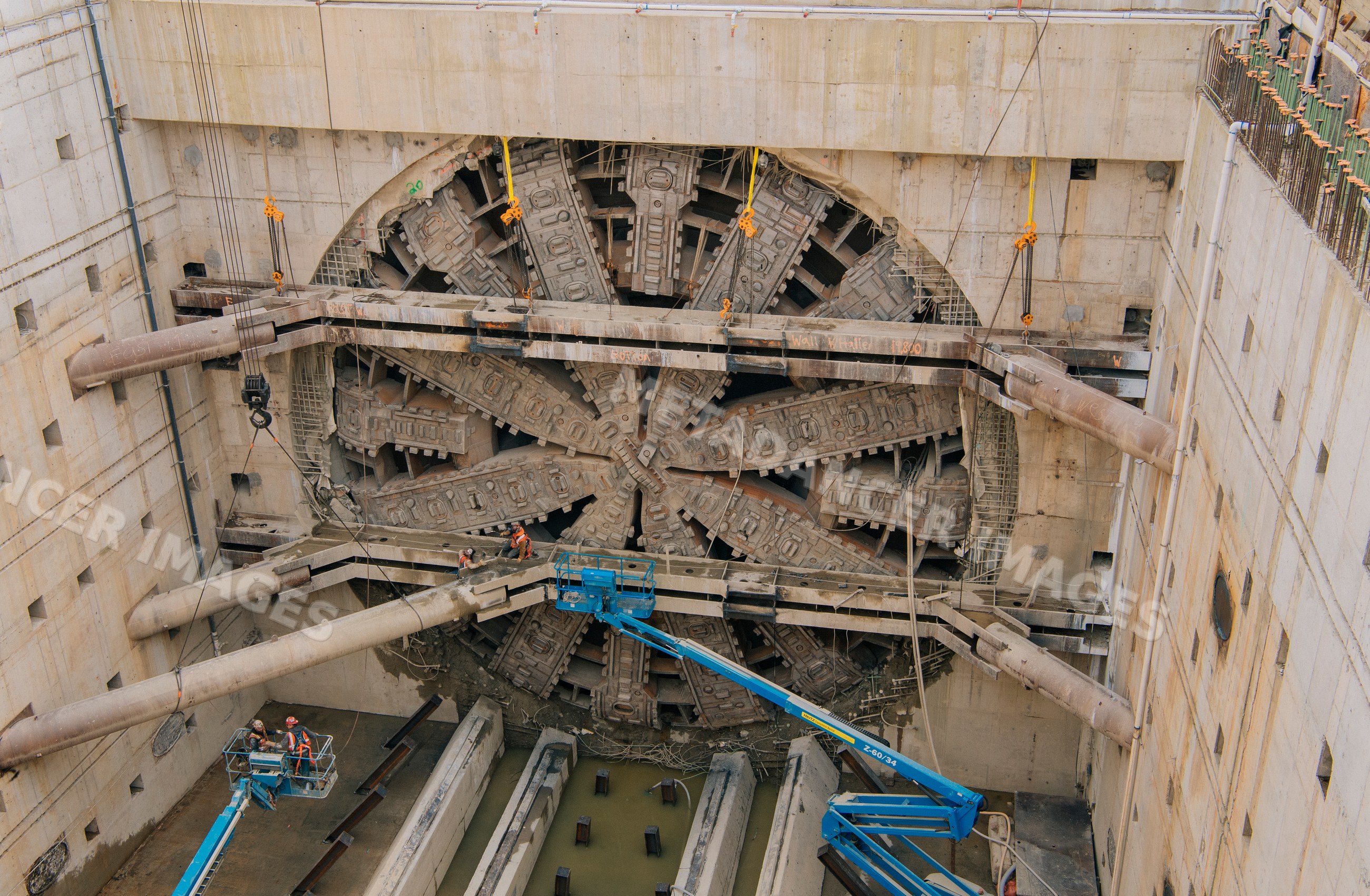 Large tunnel boring machine